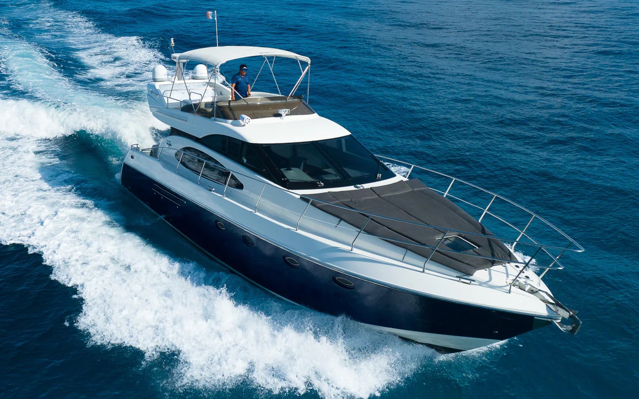 50 Ft Azimut yacht with a flybridge | Cancun Riviera Charters Rentals