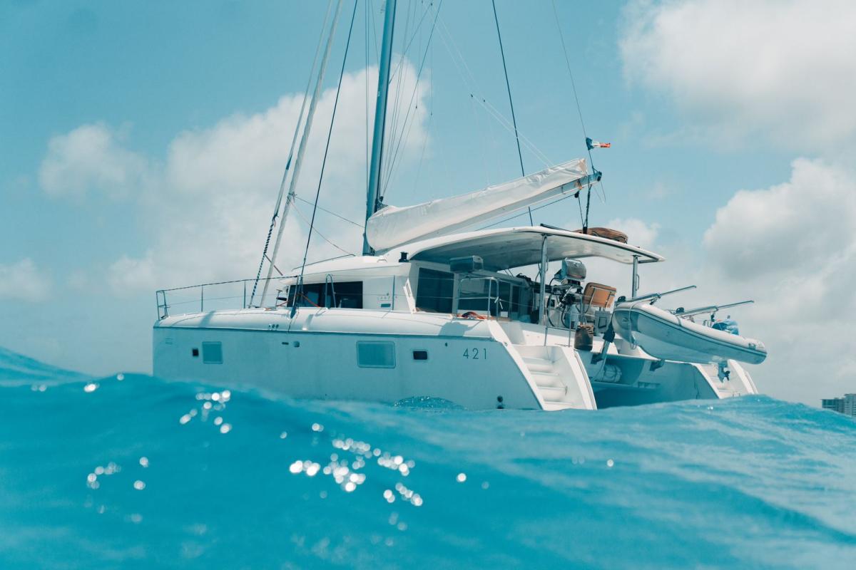 43-Ft-Lagoon-Catamaran-yacht-rental-in-Cancun-and-Isla-Muejres-by-Riviera-Charters-12
