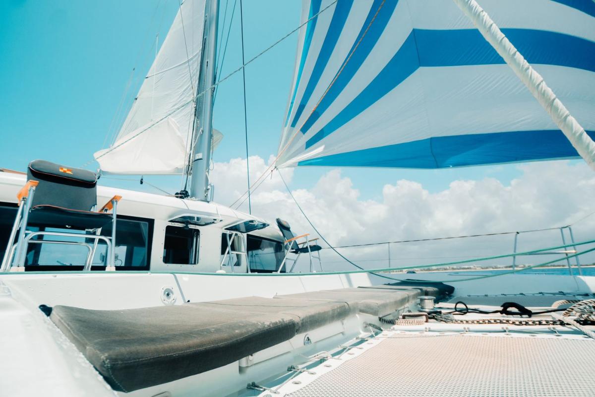 43-Ft-Lagoon-Catamaran-yacht-rental-in-Cancun-and-Isla-Muejres-by-Riviera-Charters-13