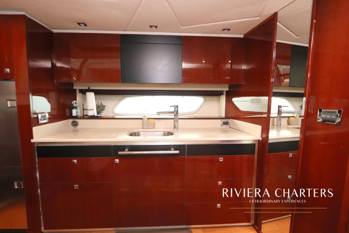 47_Ft_Sea_Ray_Sundancer_yacht_rental_in_Cancun_by_Riviera_Charters_10