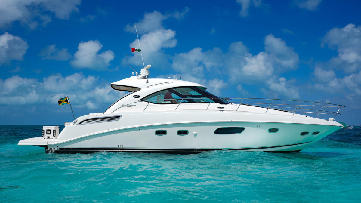 47_Ft_Sea_Ray_Sundancer_yacht_rental_in_Cancun_by_Riviera_Charters_10_(1)