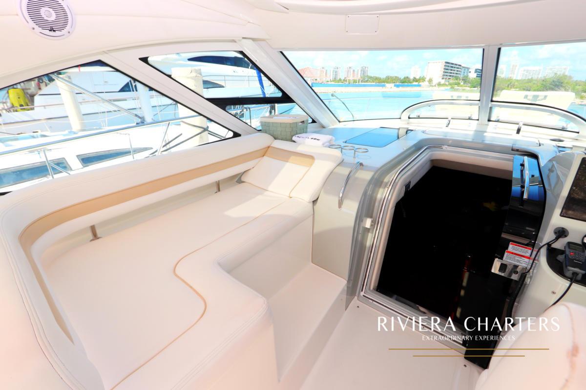 47_Ft_Sea_Ray_Sundancer_yacht_rental_in_Cancun_by_Riviera_Charters_2