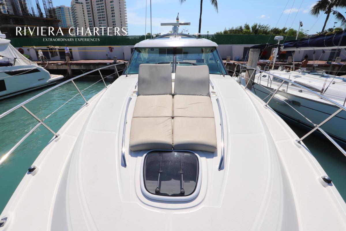 47_Ft_Sea_Ray_Sundancer_yacht_rental_in_Cancun_by_Riviera_Charters_5