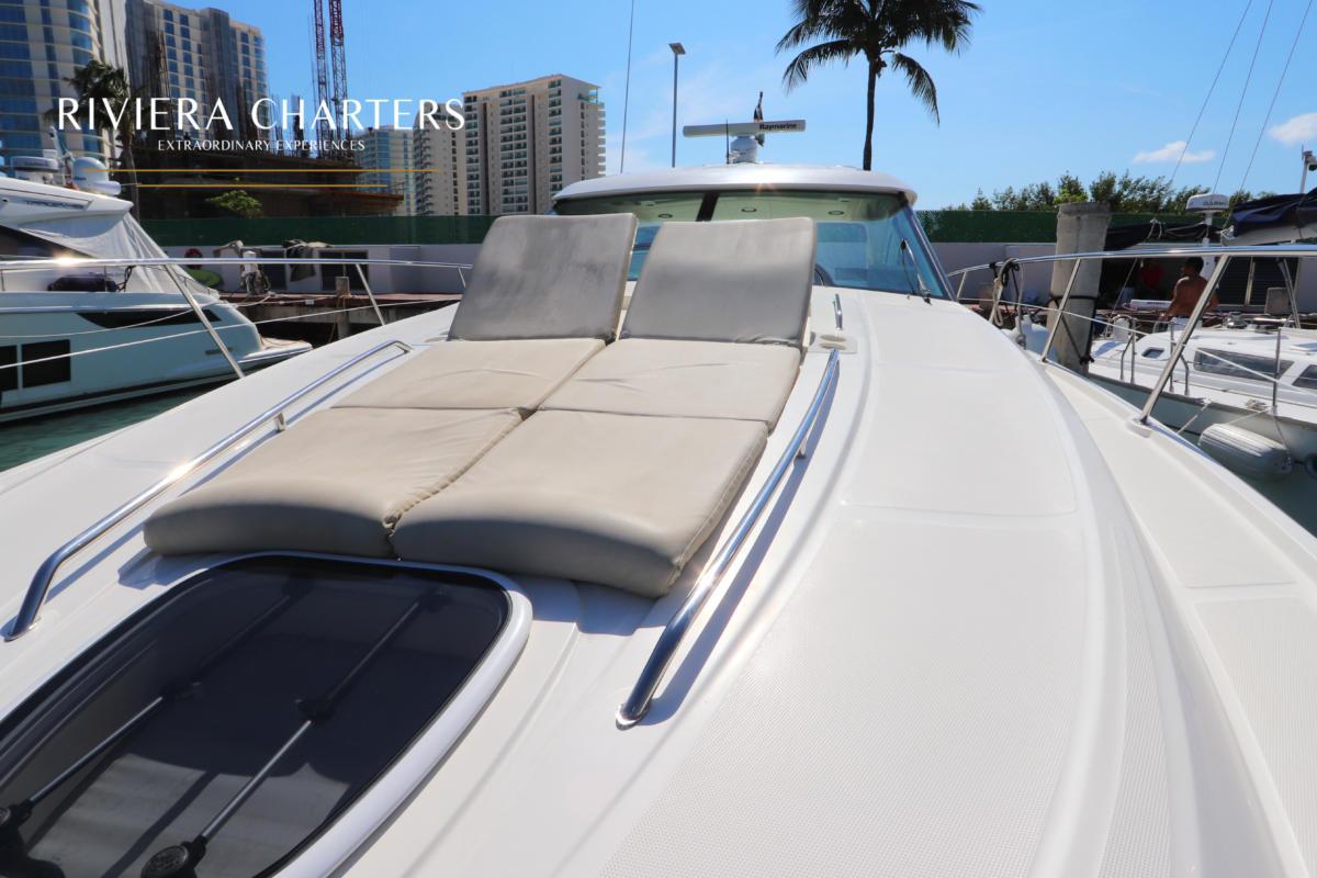 47_Ft_Sea_Ray_Sundancer_yacht_rental_in_Cancun_by_Riviera_Charters_6