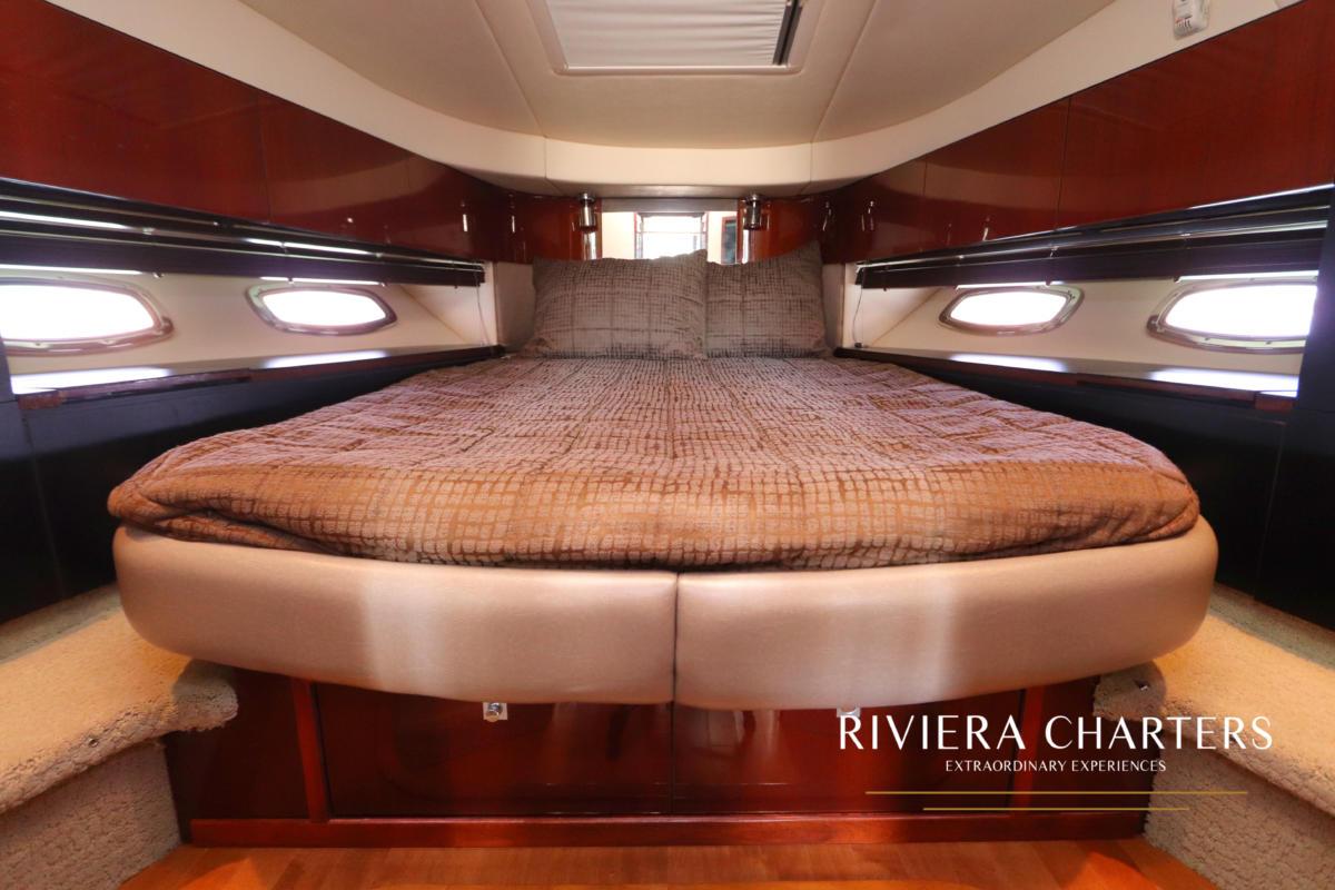 47_Ft_Sea_Ray_Sundancer_yacht_rental_in_Cancun_by_Riviera_Charters_8