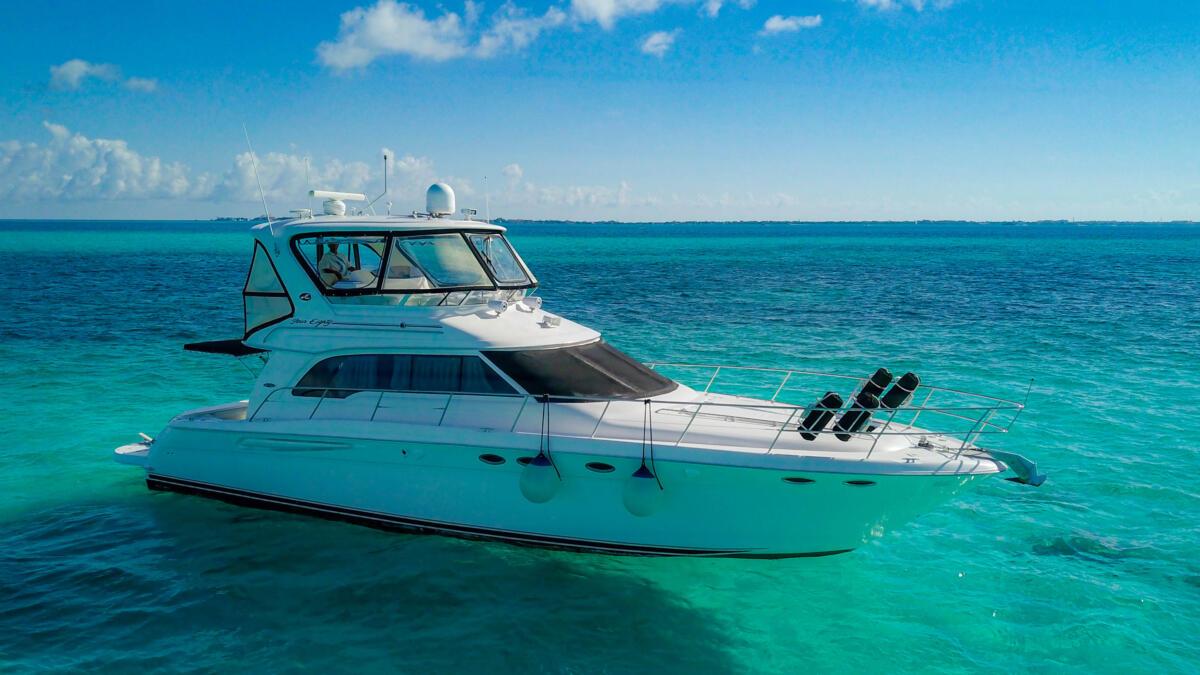 50-Ft-Sea-Ray-With-Flybridge-by-Riviera-Charters-21
