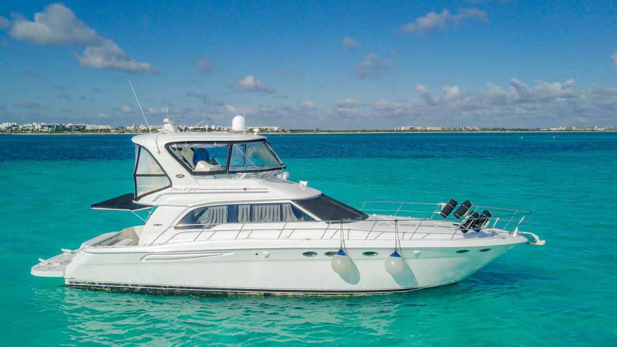 50-Ft-Sea-Ray-With-Flybridge-by-Riviera-Charters-9_(1)