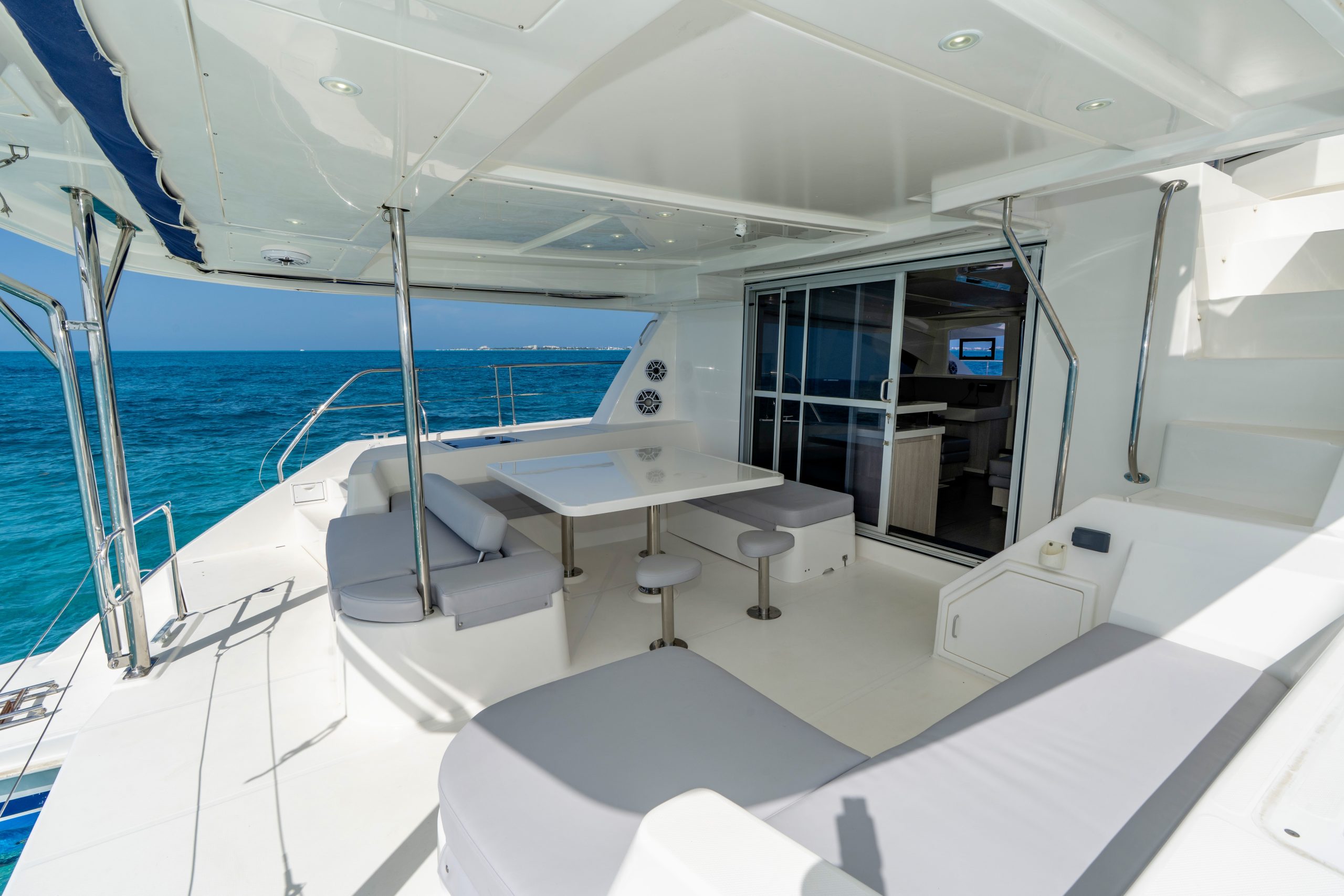 51 Ft Leopard Catamaran with flybridge Cancun by Riviera Charters 15