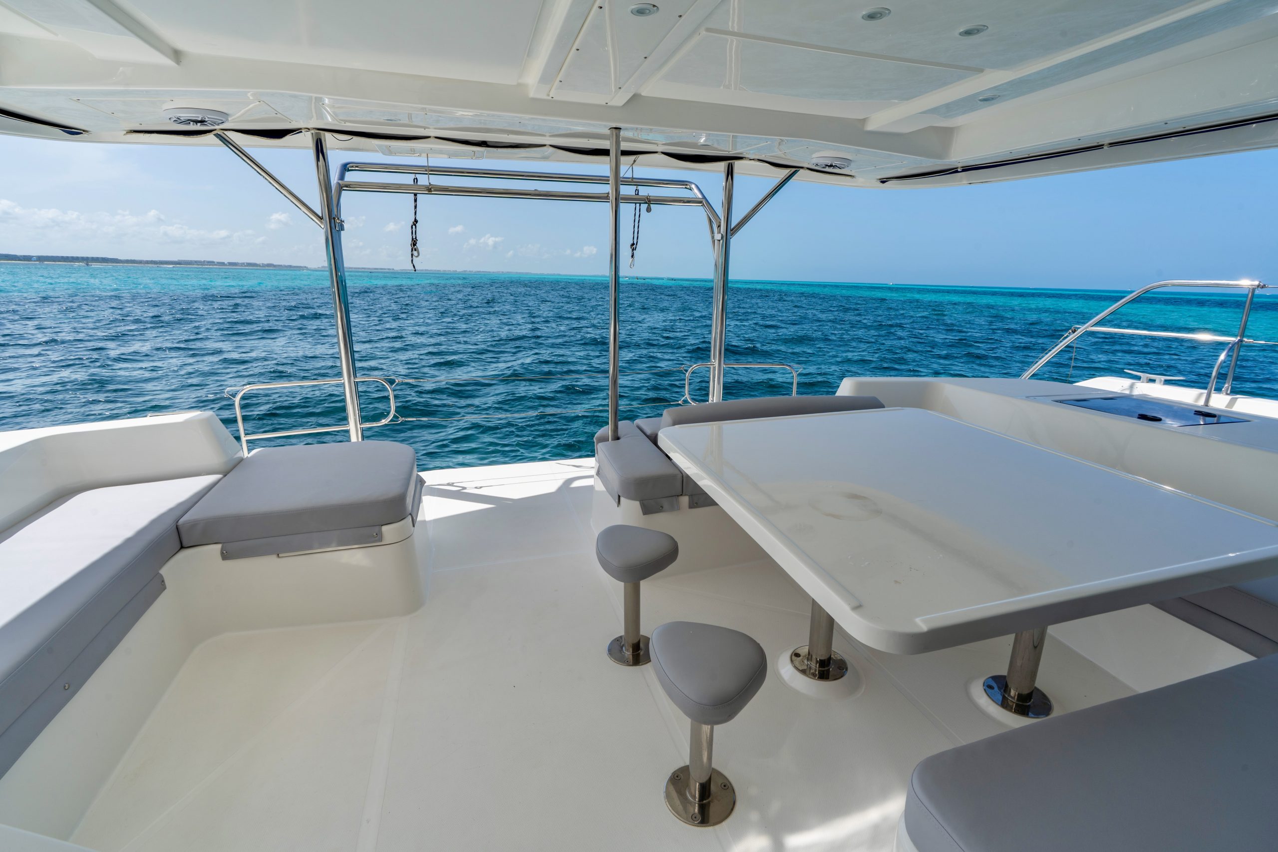 51 Ft Leopard Catamaran with flybridge Cancun by Riviera Charters 16
