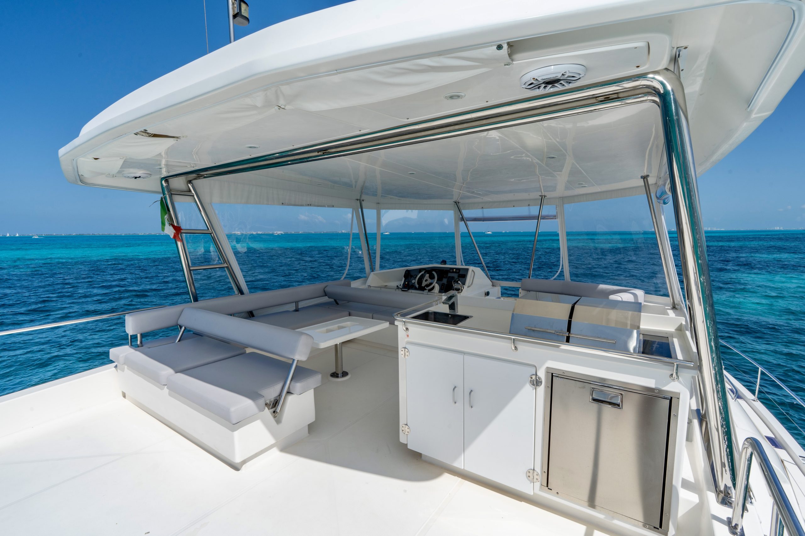 51 Ft Leopard Catamaran with flybridge Cancun by Riviera Charters 8