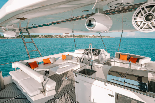 51-ft-leopard-catamaran-galleryimage2