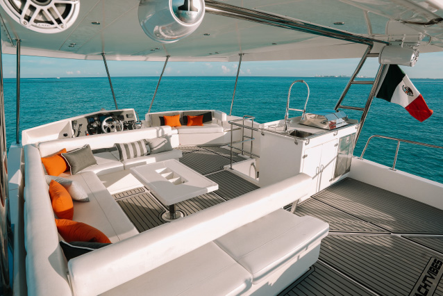 51-ft-leopard-catamaran-galleryimage3