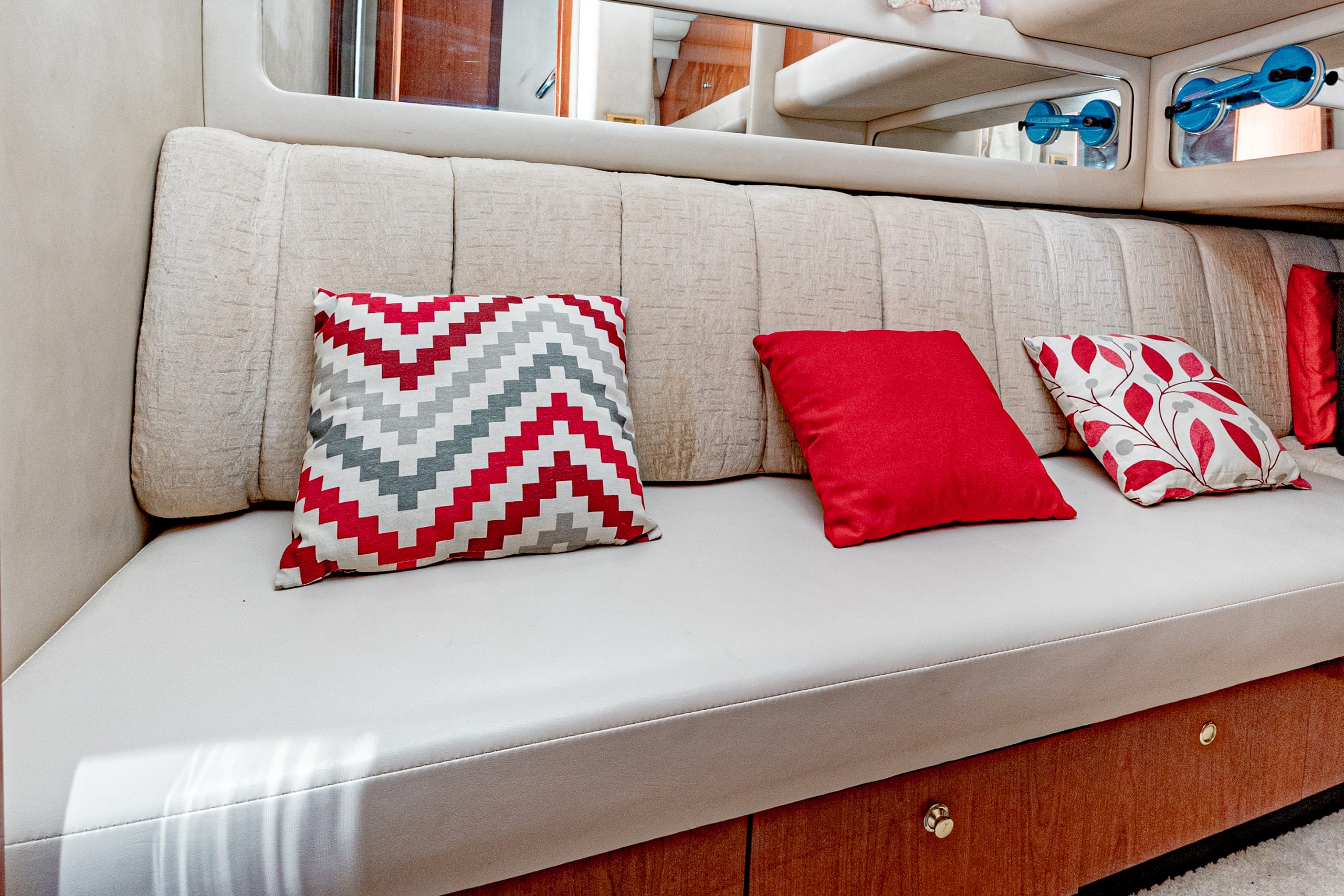 52 Ft Sea Ray with flyubridge rental in Cancun by Riviera Charter (20)