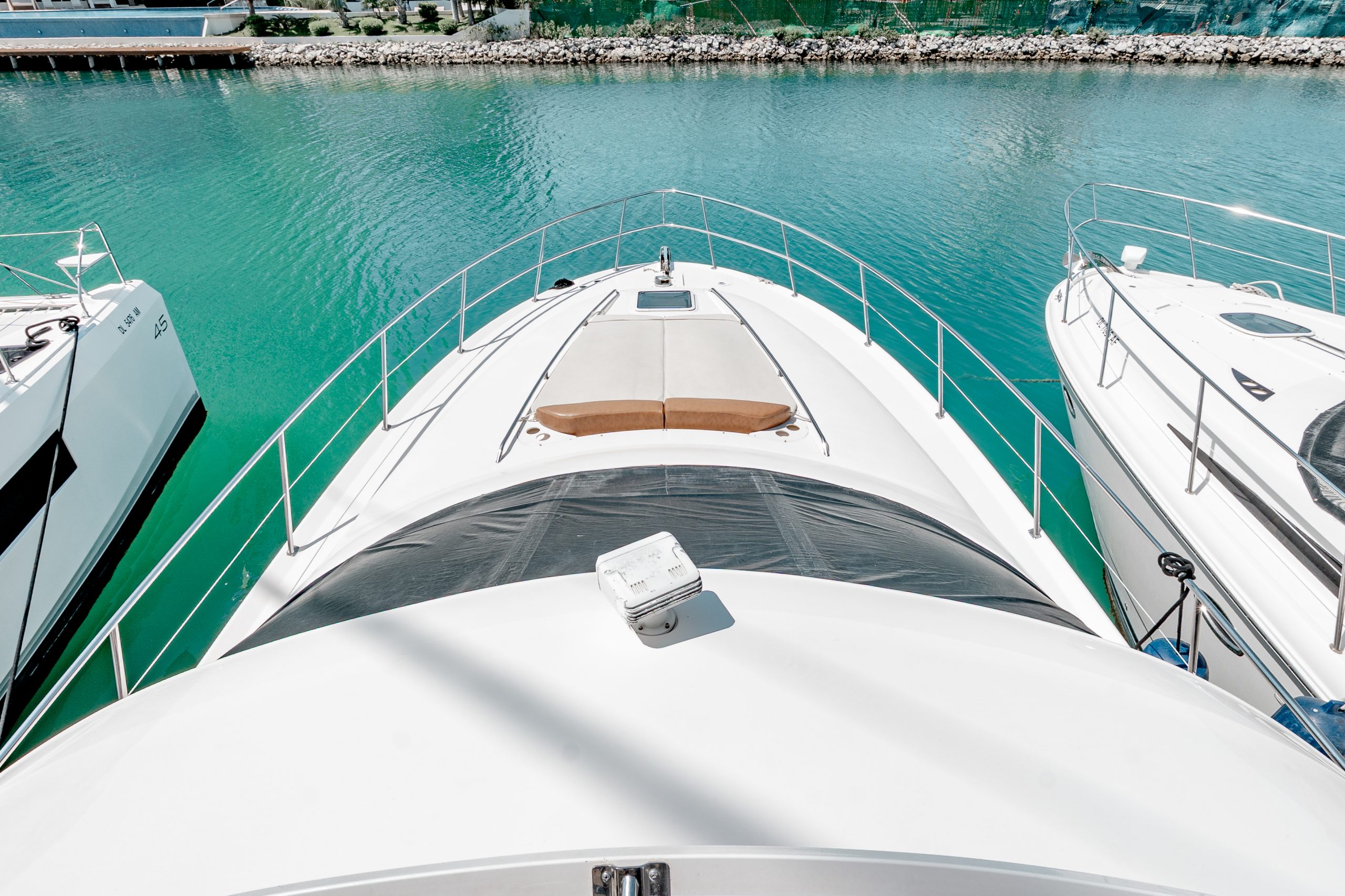 52 Ft Sea Ray with flyubridge rental in Cancun by Riviera Charter (23)