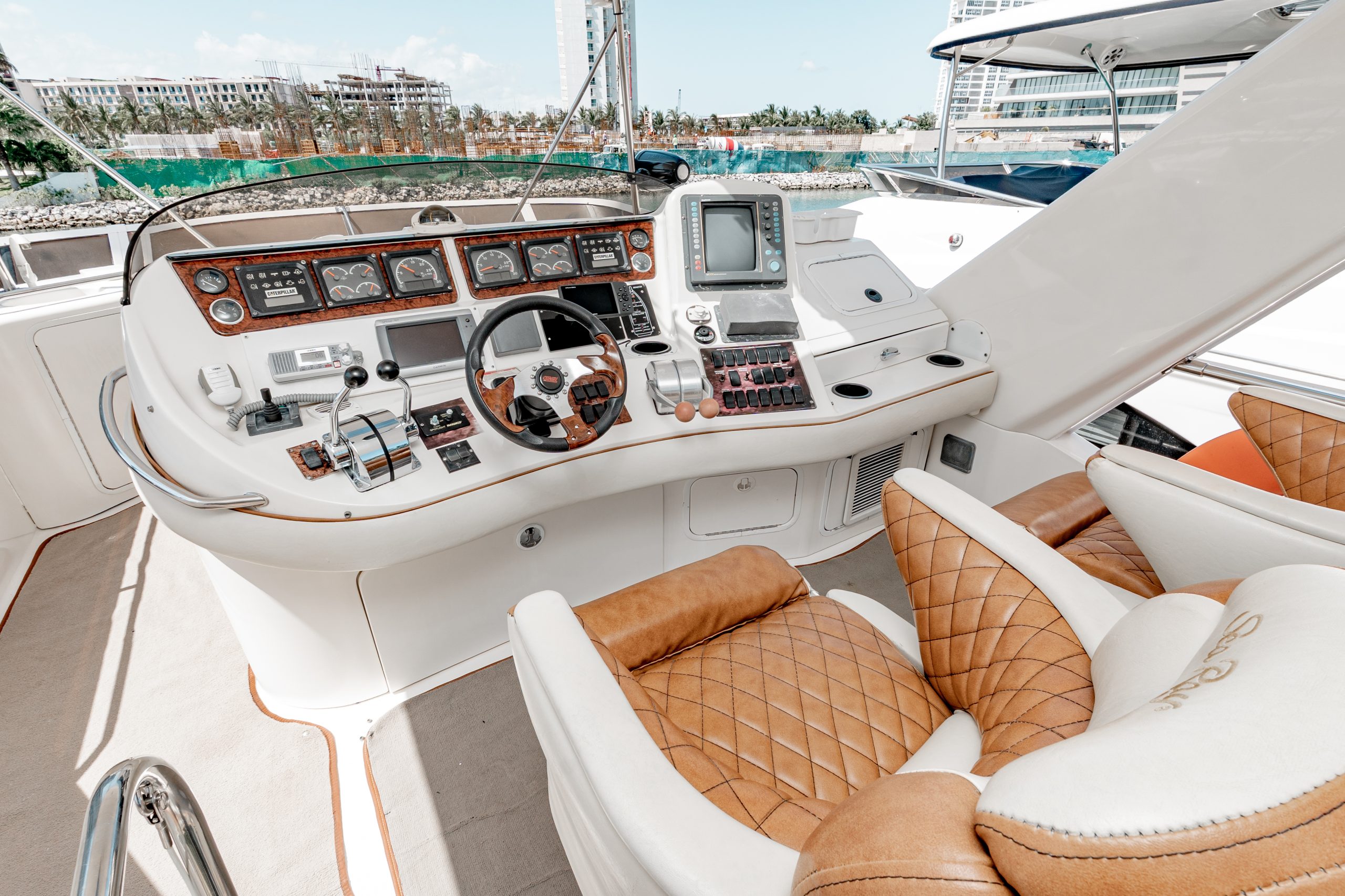 52 Ft Sea Ray with flyubridge rental in Cancun by Riviera Charter (26)