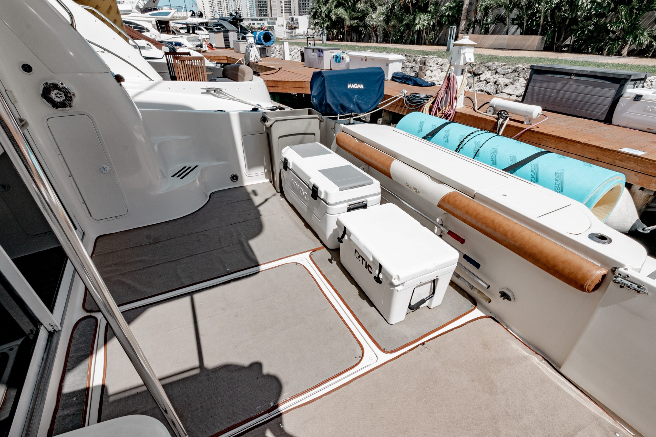 52 Ft Sea Ray with flyubridge rental in Cancun by Riviera Charter (3)