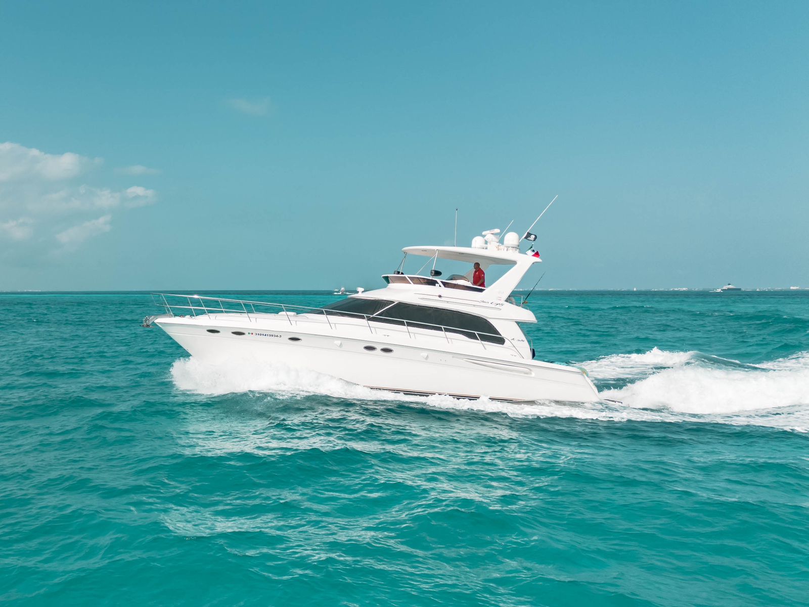 52 Ft Sea Ray with flyubridge rental in Cancun by Riviera Charter (3)