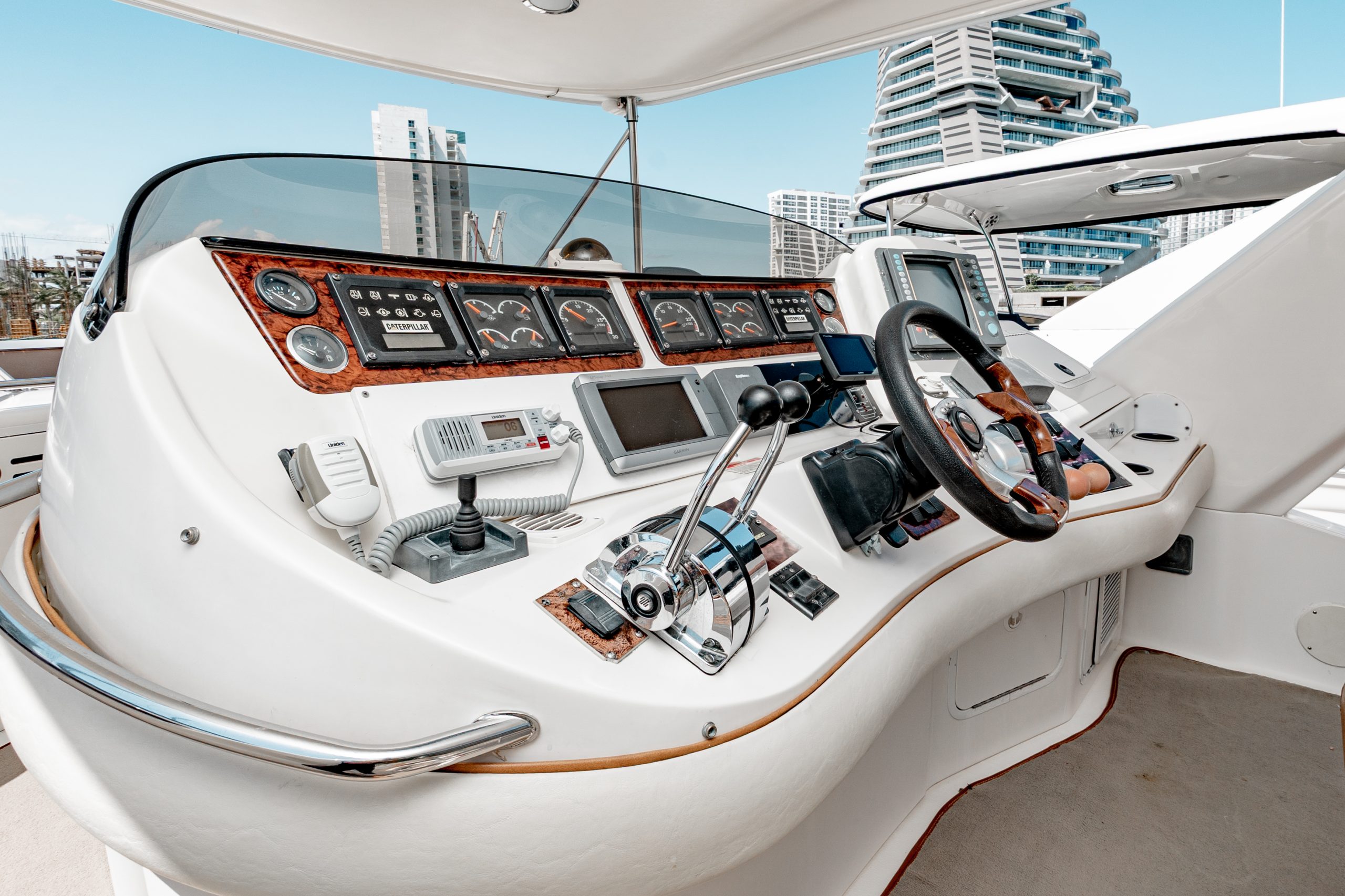 52 Ft Sea Ray with flyubridge rental in Cancun by Riviera Charter (31)