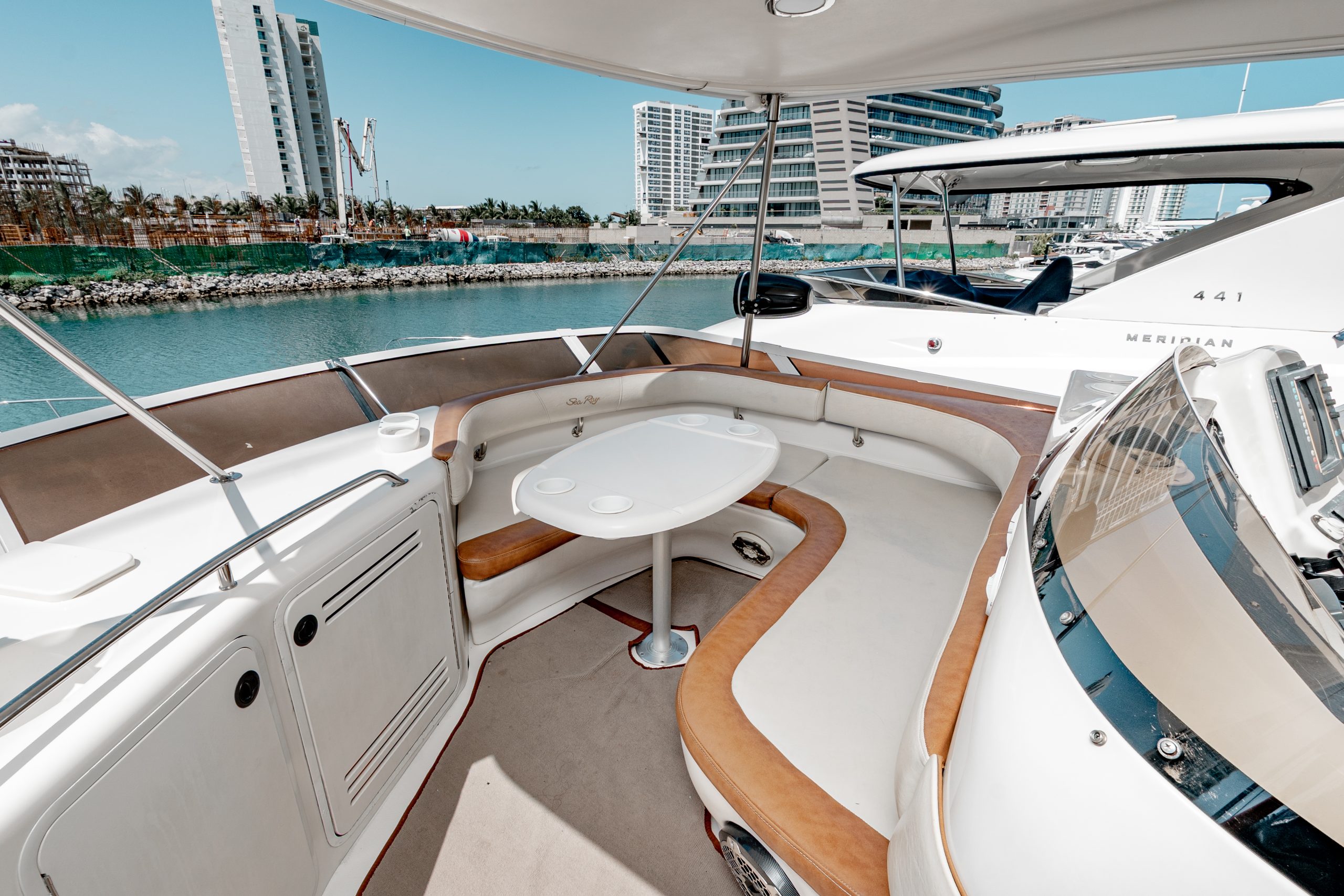 52 Ft Sea Ray with flyubridge rental in Cancun by Riviera Charter (32)