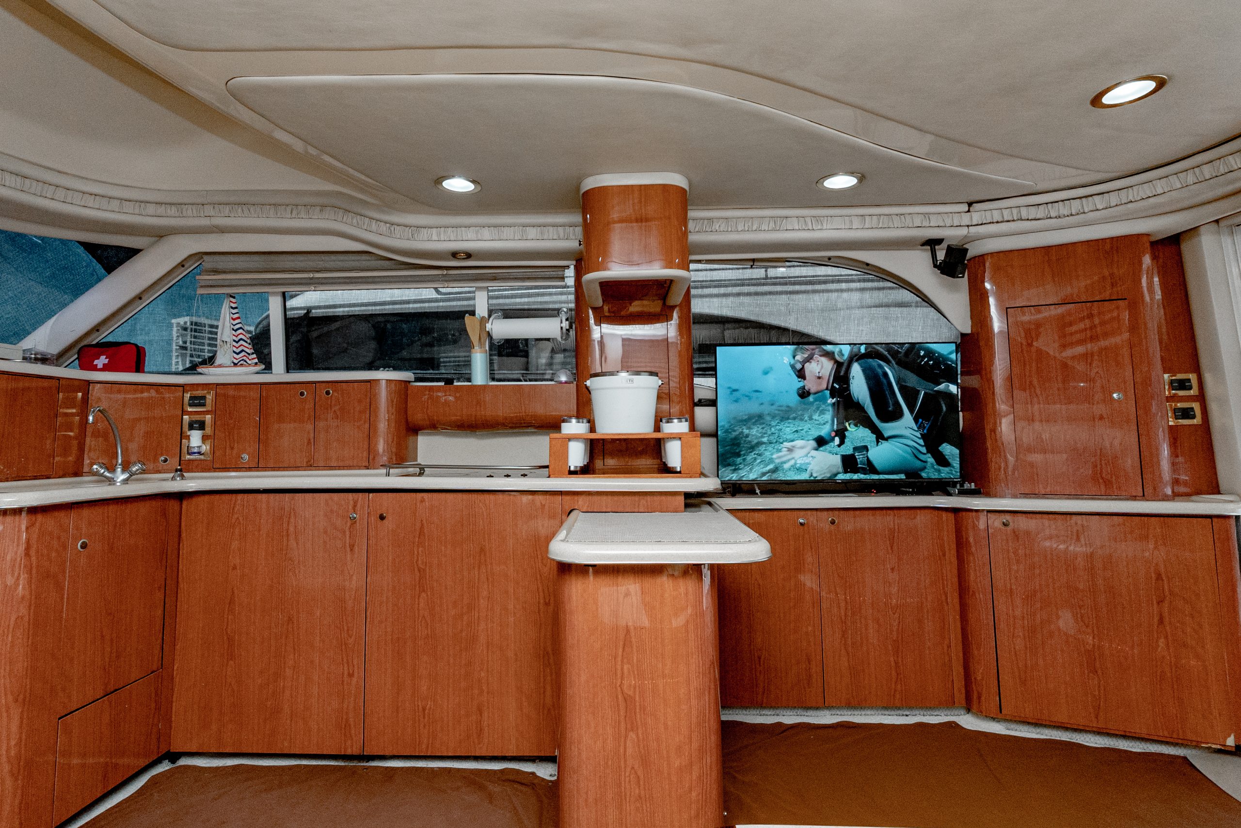 52 Ft Sea Ray with flyubridge rental in Cancun by Riviera Charter (35)