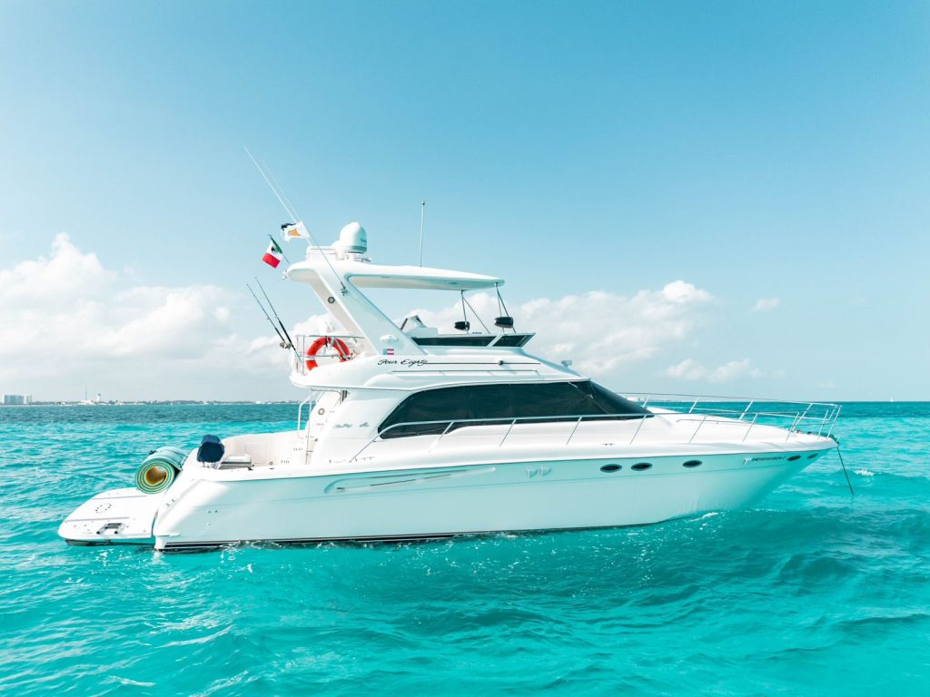52 Ft Sea Ray with flyubridge rental in Cancun by Riviera Charter (5)