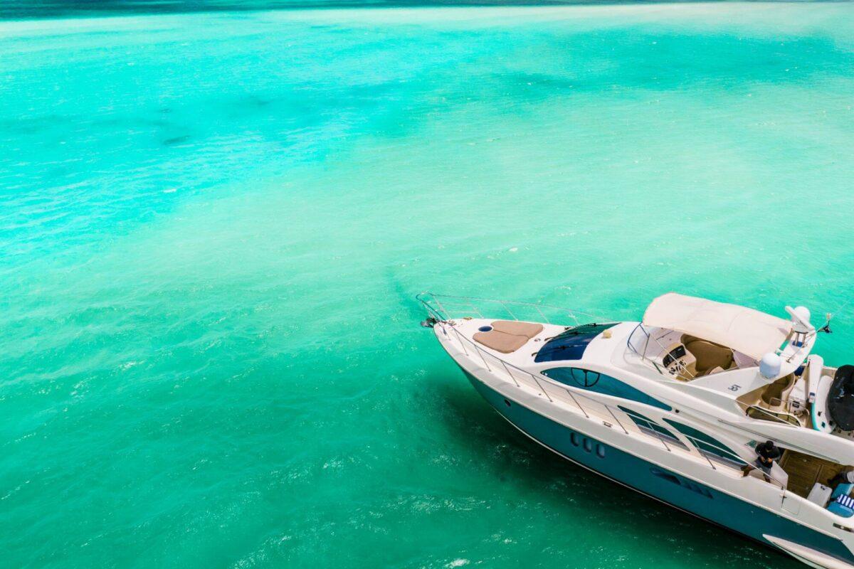 58-Ft-Azimut-yacht-rental-in-Puerto-Aventuras-and-Tulum-by-Riviera-Charters-2
