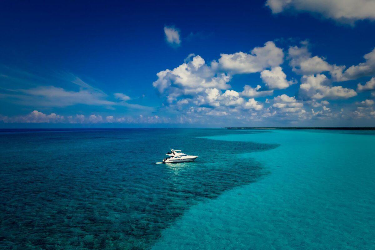 58-Ft-Azimut-yacht-rental-in-Puerto-Aventuras-and-Tulum-by-Riviera-Charters-28