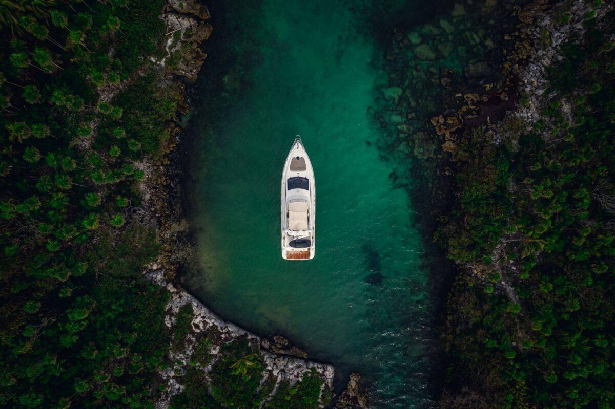 58-Ft-Azimut-yacht-rental-in-Puerto-Aventuras-and-Tulum-by-Riviera-Charters-3