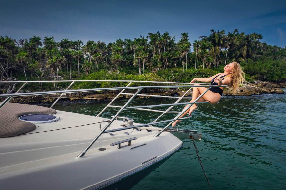 58-Ft-Azimut-yacht-rental-in-Puerto-Aventuras-and-Tulum-by-Riviera-Charters-8