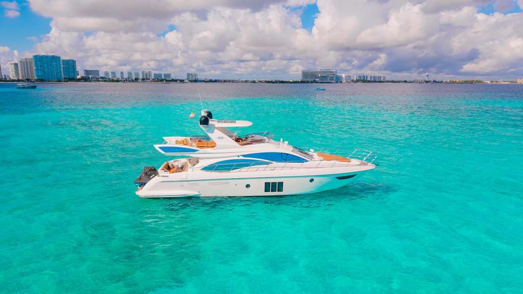 58-ft-azimut-flybridge-aerial-view-cancun.jpg