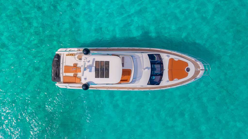 58-ft-azimut-flybridge-bow-cancun.jpg