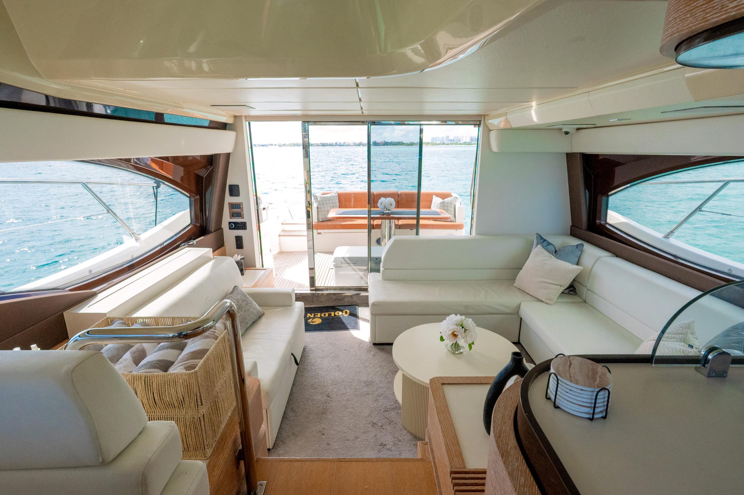 58-ft-azimut-flybridge-chef-onboard-cancun.jpg