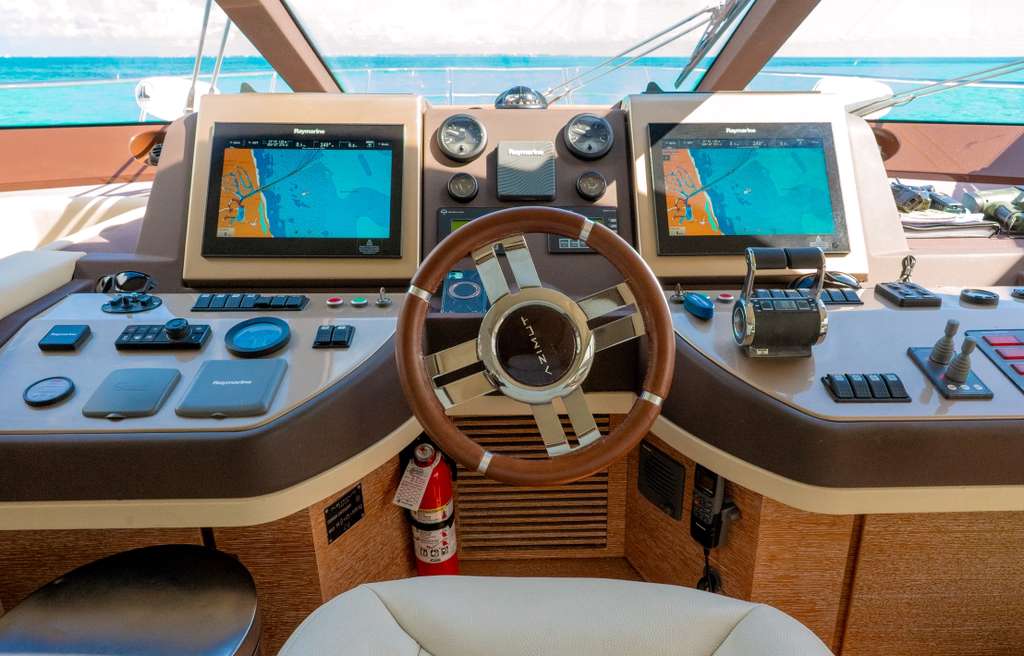 58-ft-azimut-flybridge-cruising-isla-mujeres.jpg3