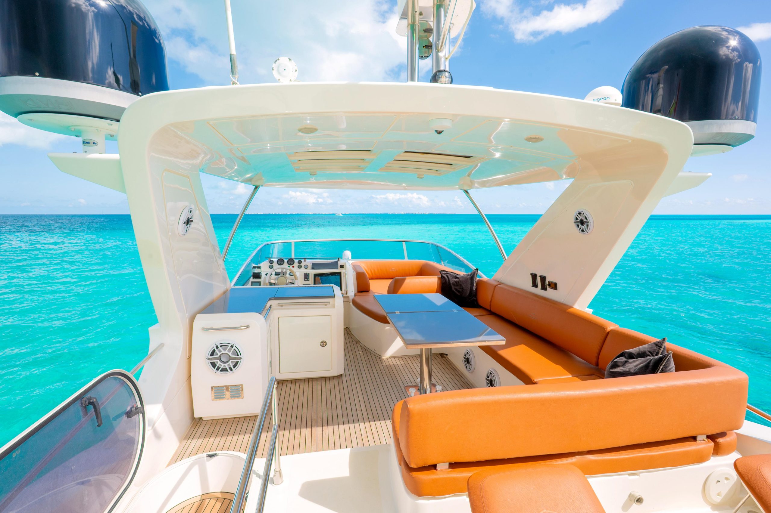 58-ft-azimut-flybridge-deck-cancun.jpg2