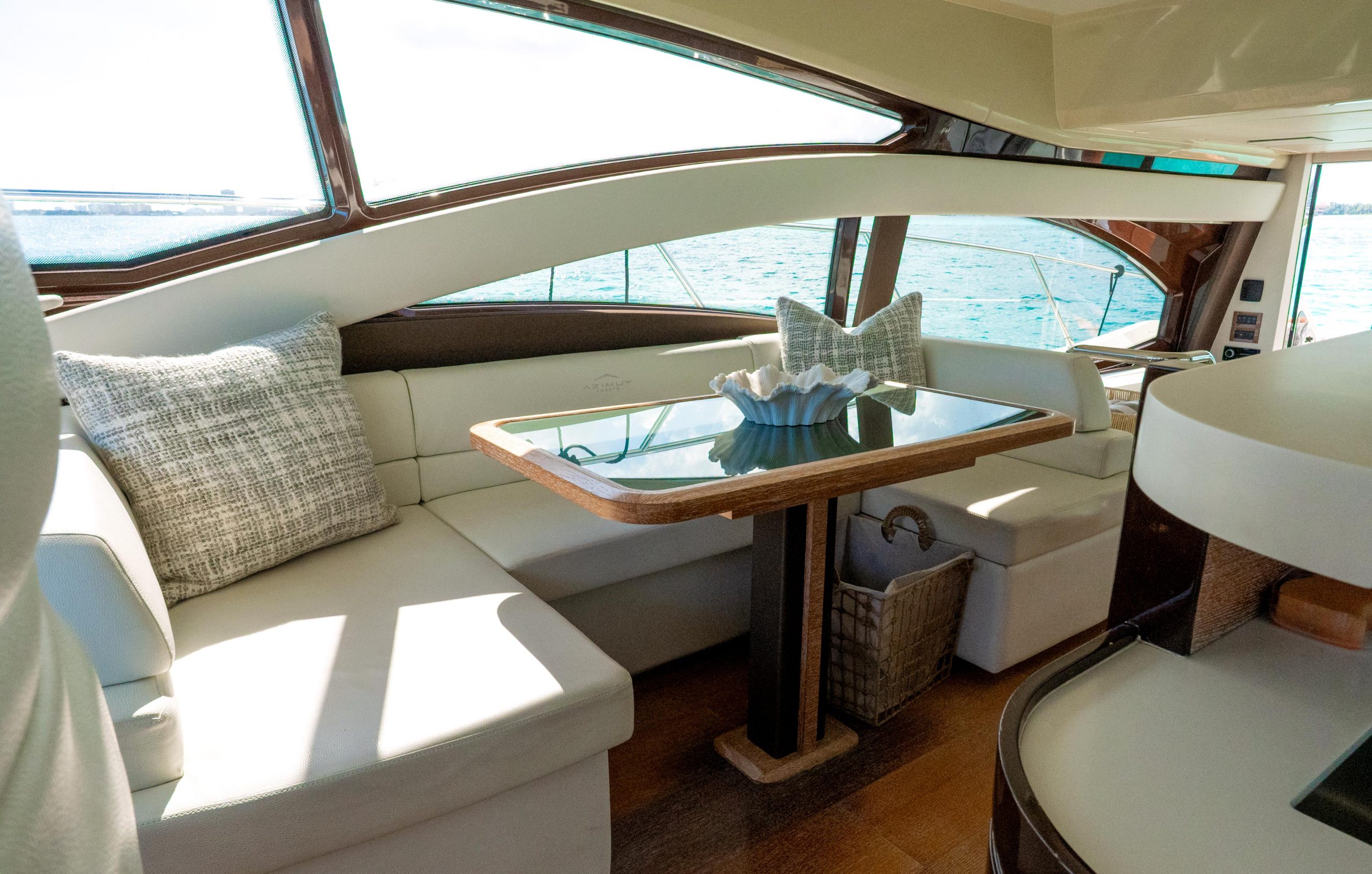 58-ft-azimut-flybridge-gourmet-lunch-cancun.jpg 2