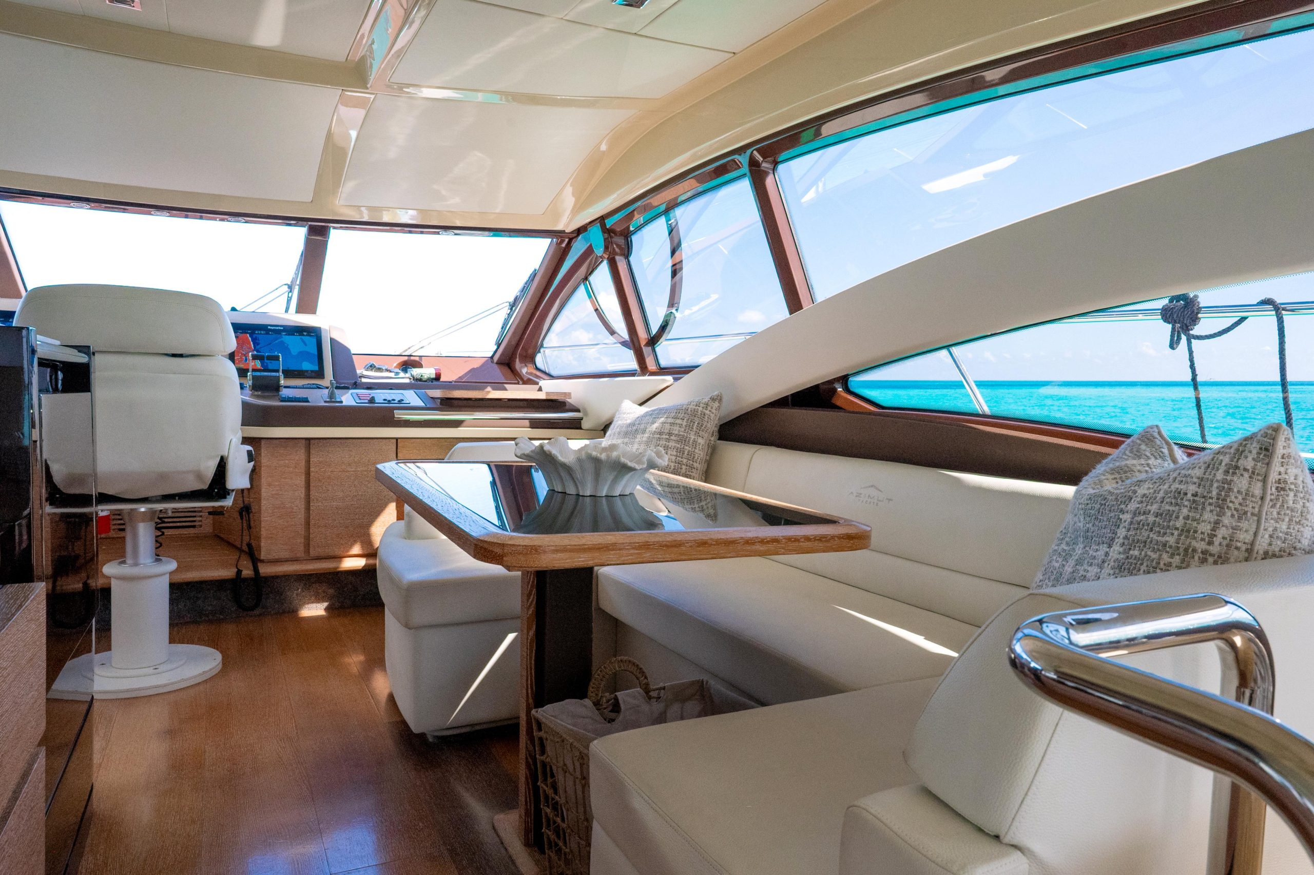 58-ft-azimut-flybridge-gourmet-lunch-cancun.jpg