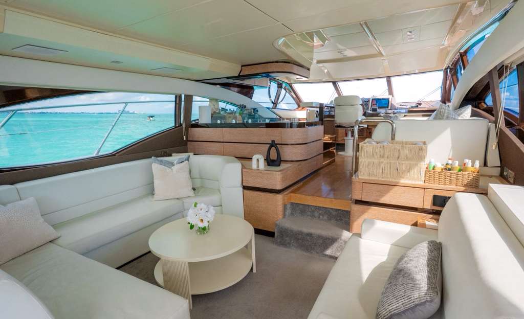 58-ft-azimut-flybridge-interior-cancun.jpg