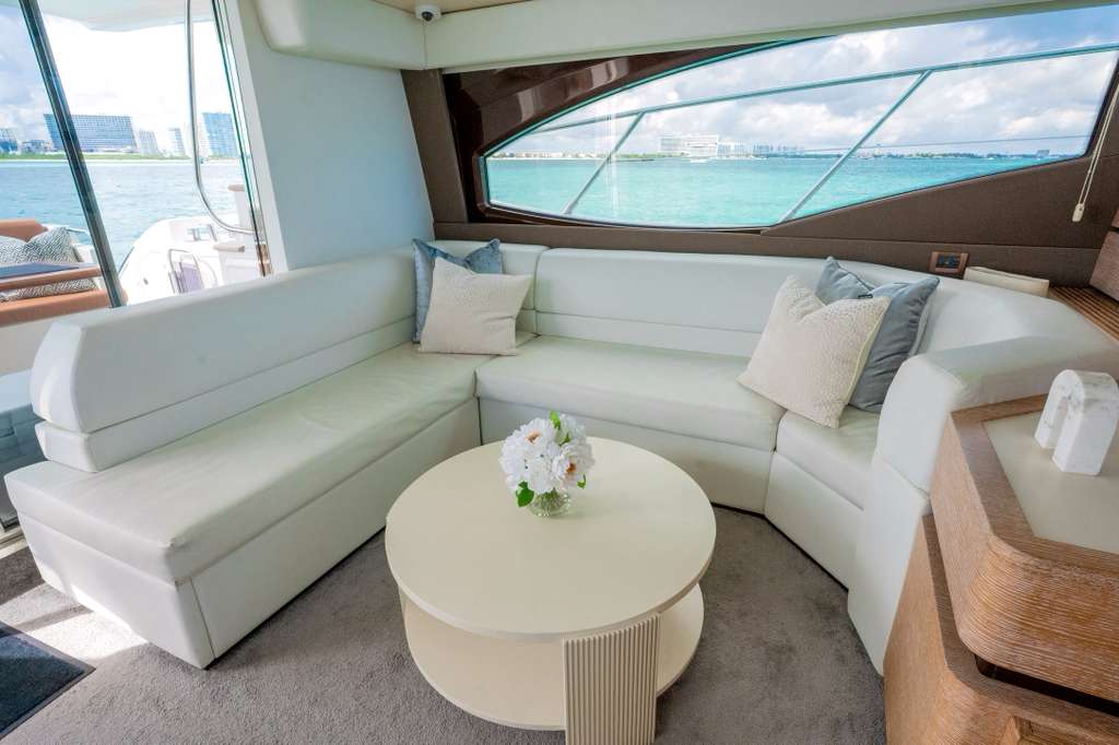 58-ft-azimut-flybridge-interior-cancun.jpg4