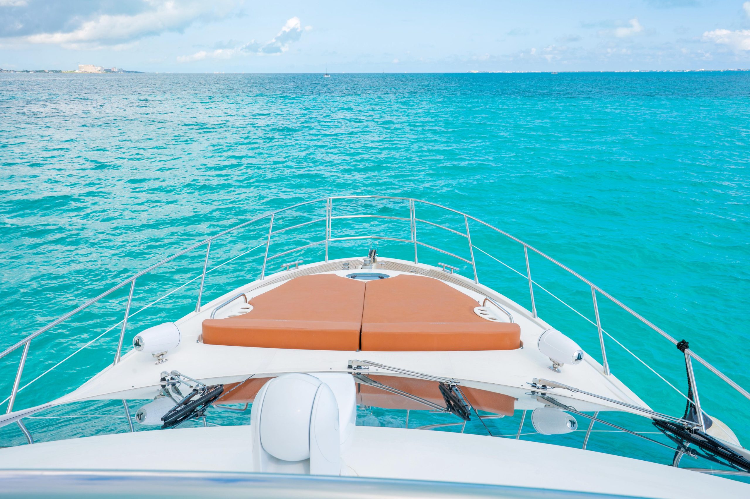 58-ft-azimut-flybridge-sunpad-cancun.jpg 2