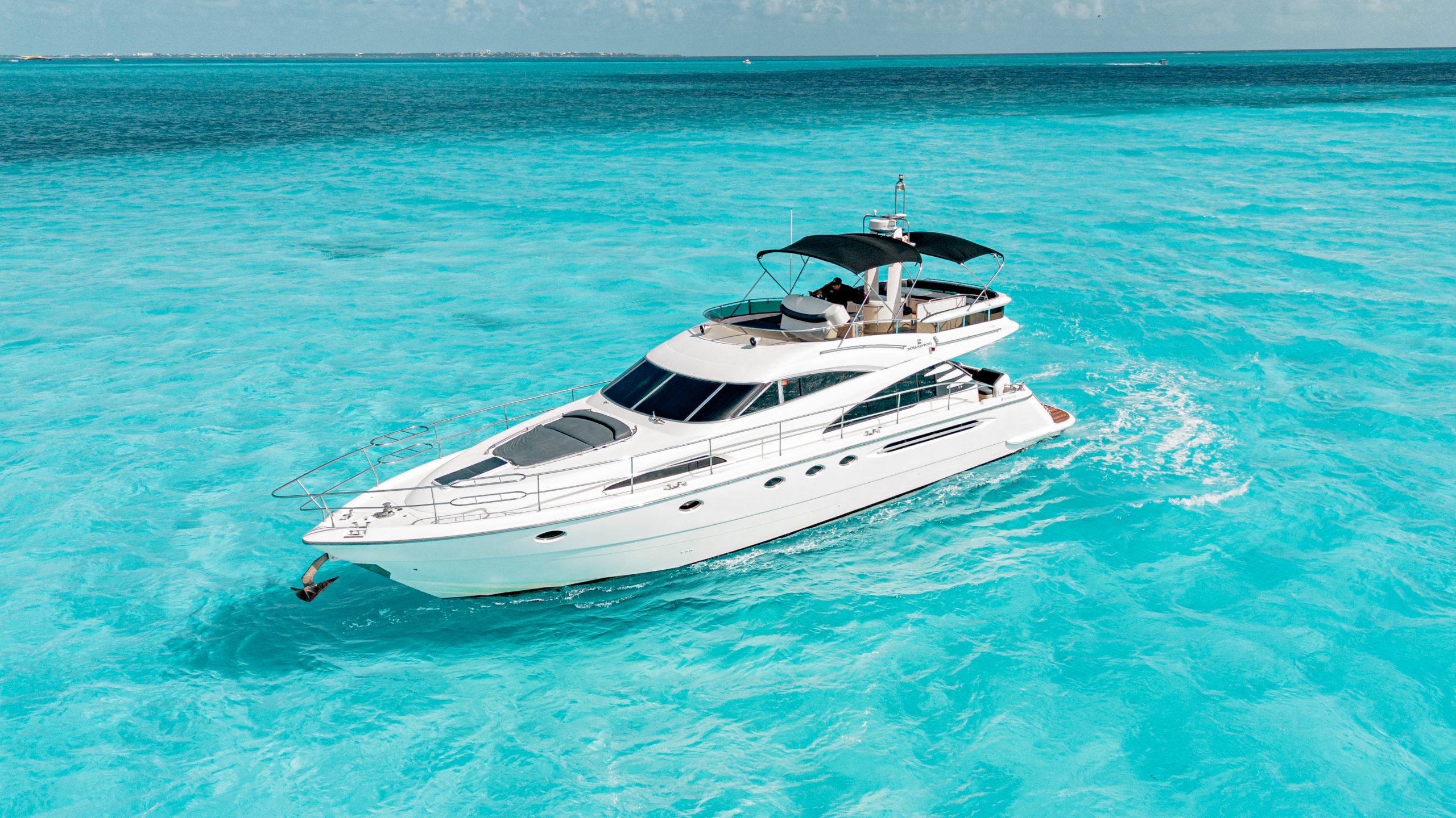 65 Ft Fairline Squadron yacht rental in Cancun by Riviera Charters (1)