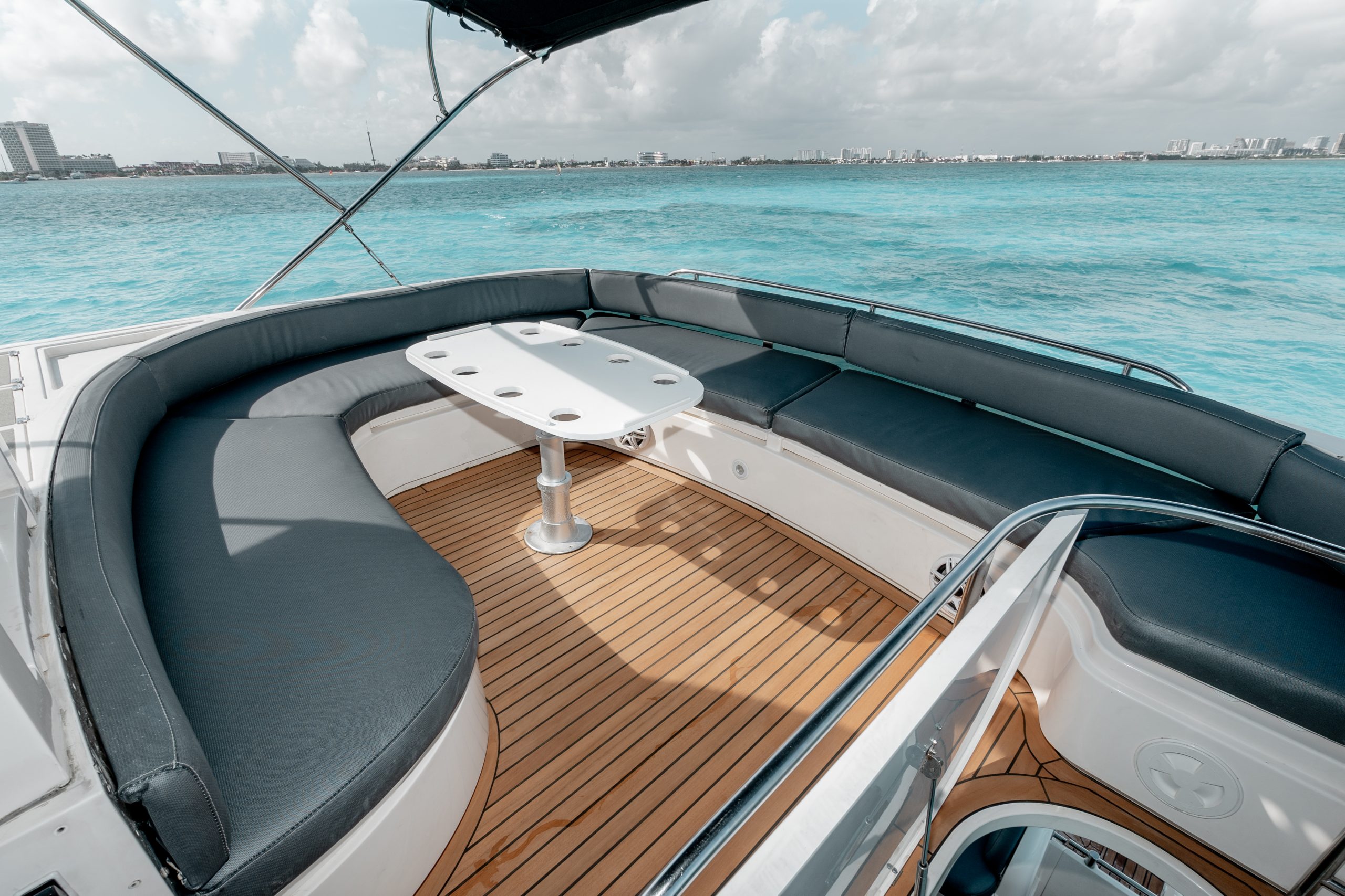 65 Ft Fairline Squadron yacht rental in Cancun by Riviera Charters (12)