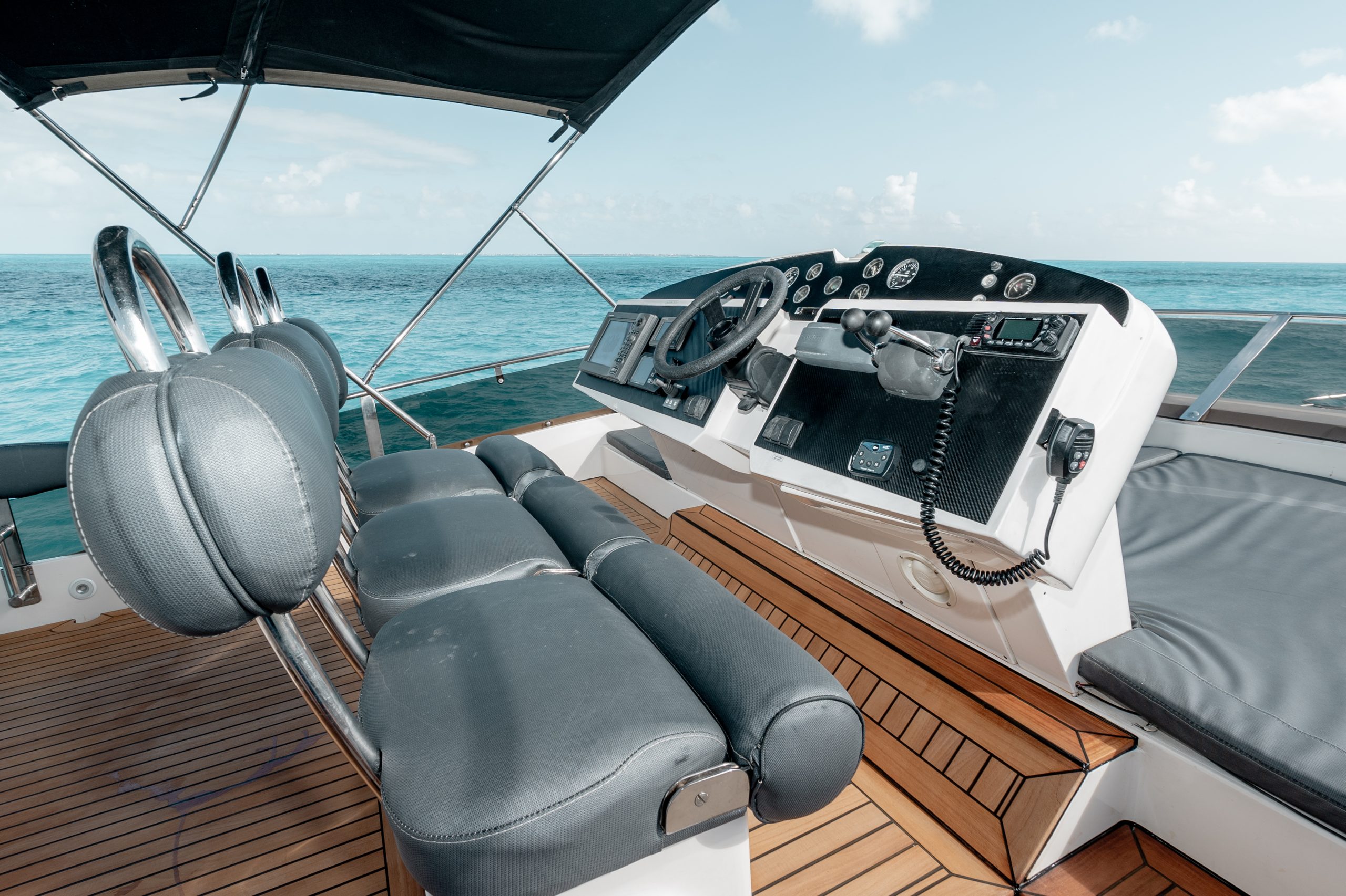 65 Ft Fairline Squadron yacht rental in Cancun by Riviera Charters (14)