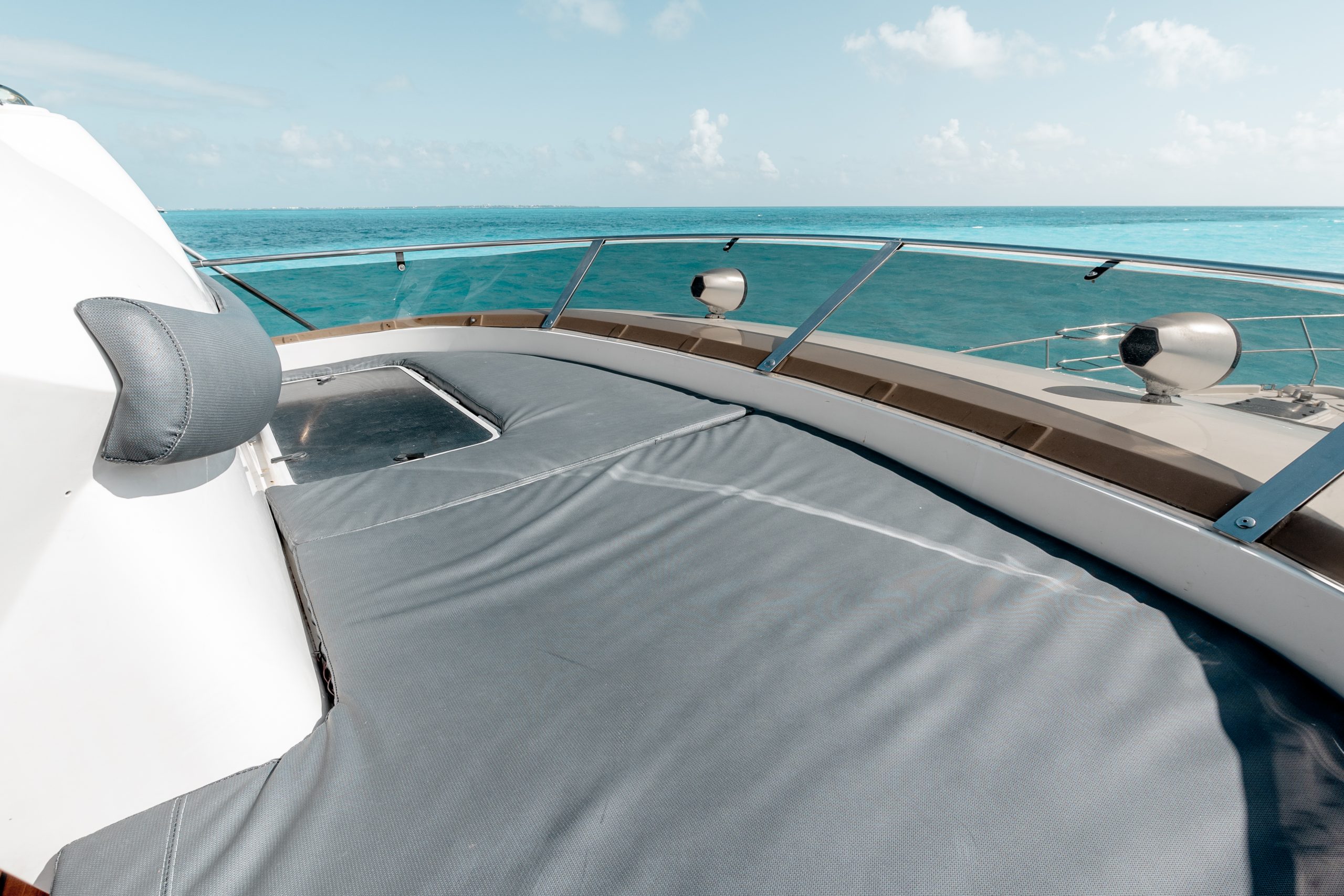 65 Ft Fairline Squadron yacht rental in Cancun by Riviera Charters (16)