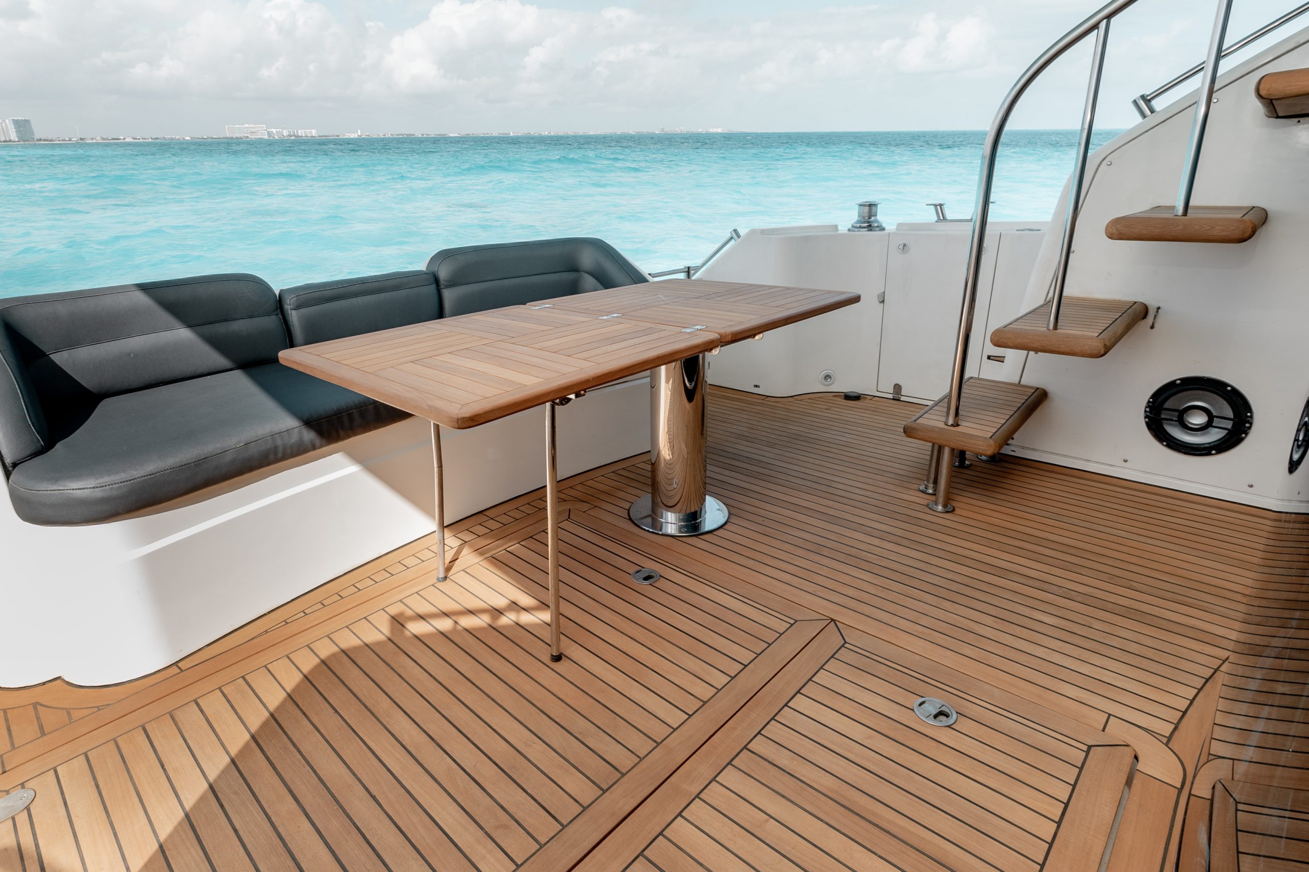 65 Ft Fairline Squadron yacht rental in Cancun by Riviera Charters (19)