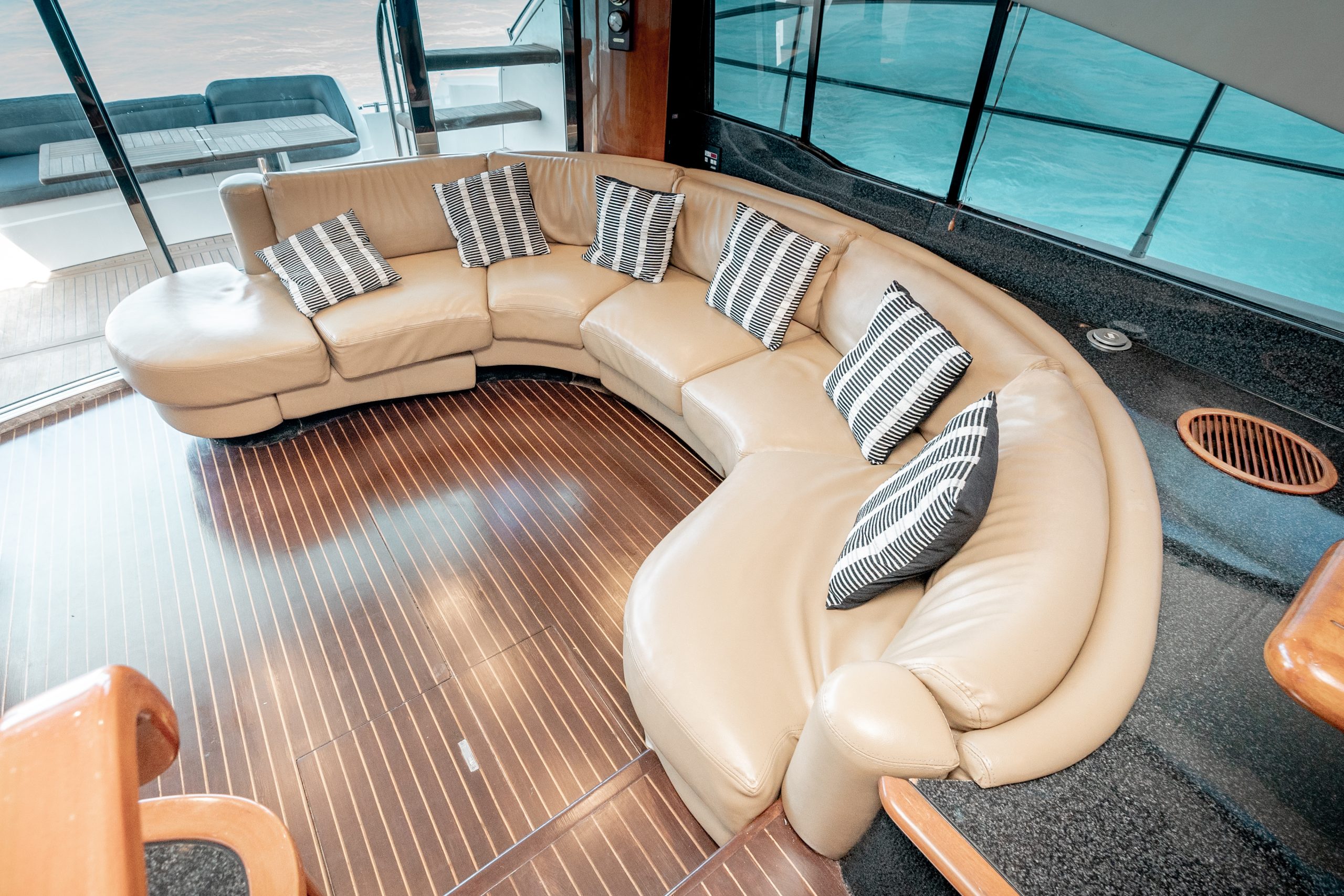 65 Ft Fairline Squadron yacht rental in Cancun by Riviera Charters (22)