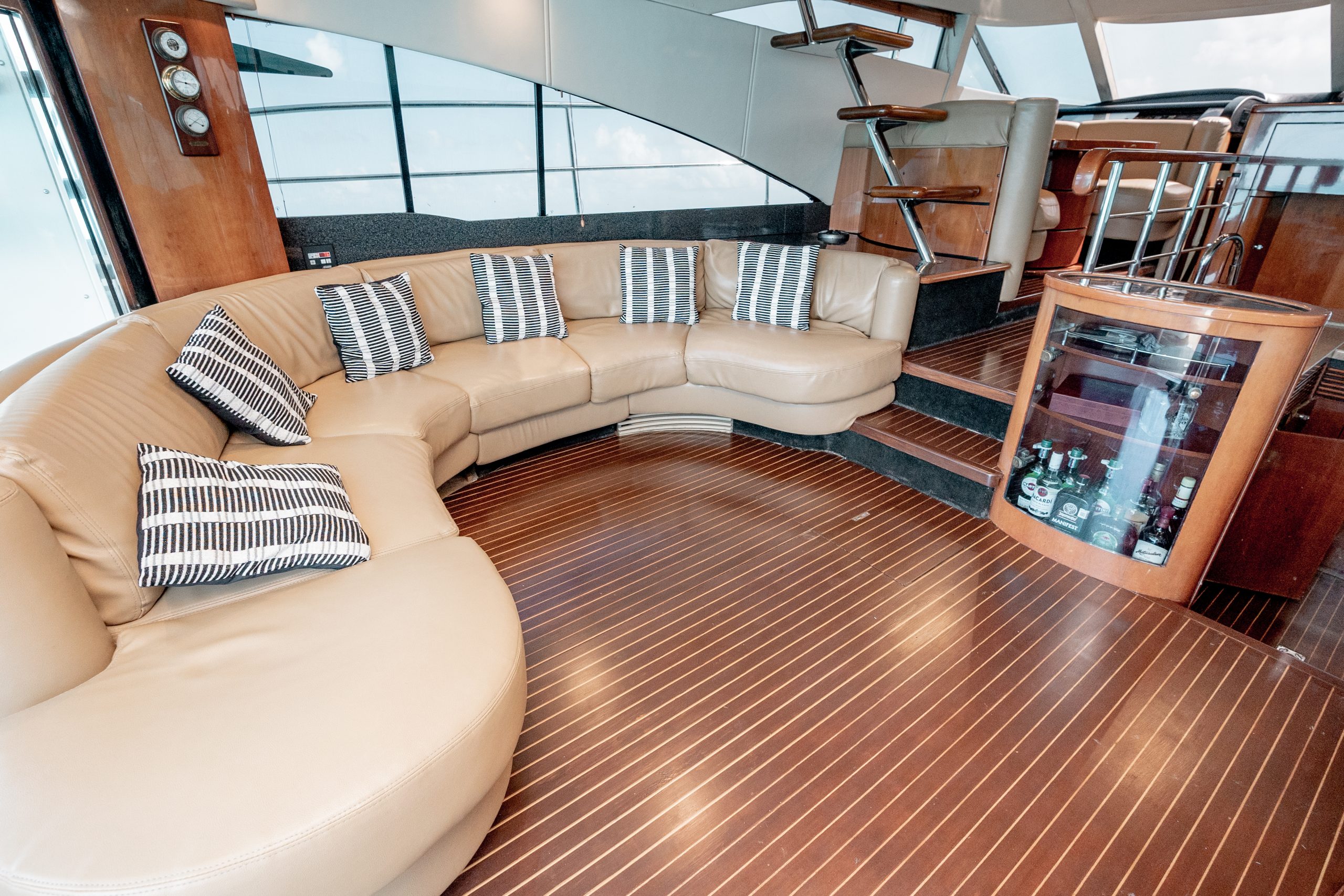 65 Ft Fairline Squadron yacht rental in Cancun by Riviera Charters (23)