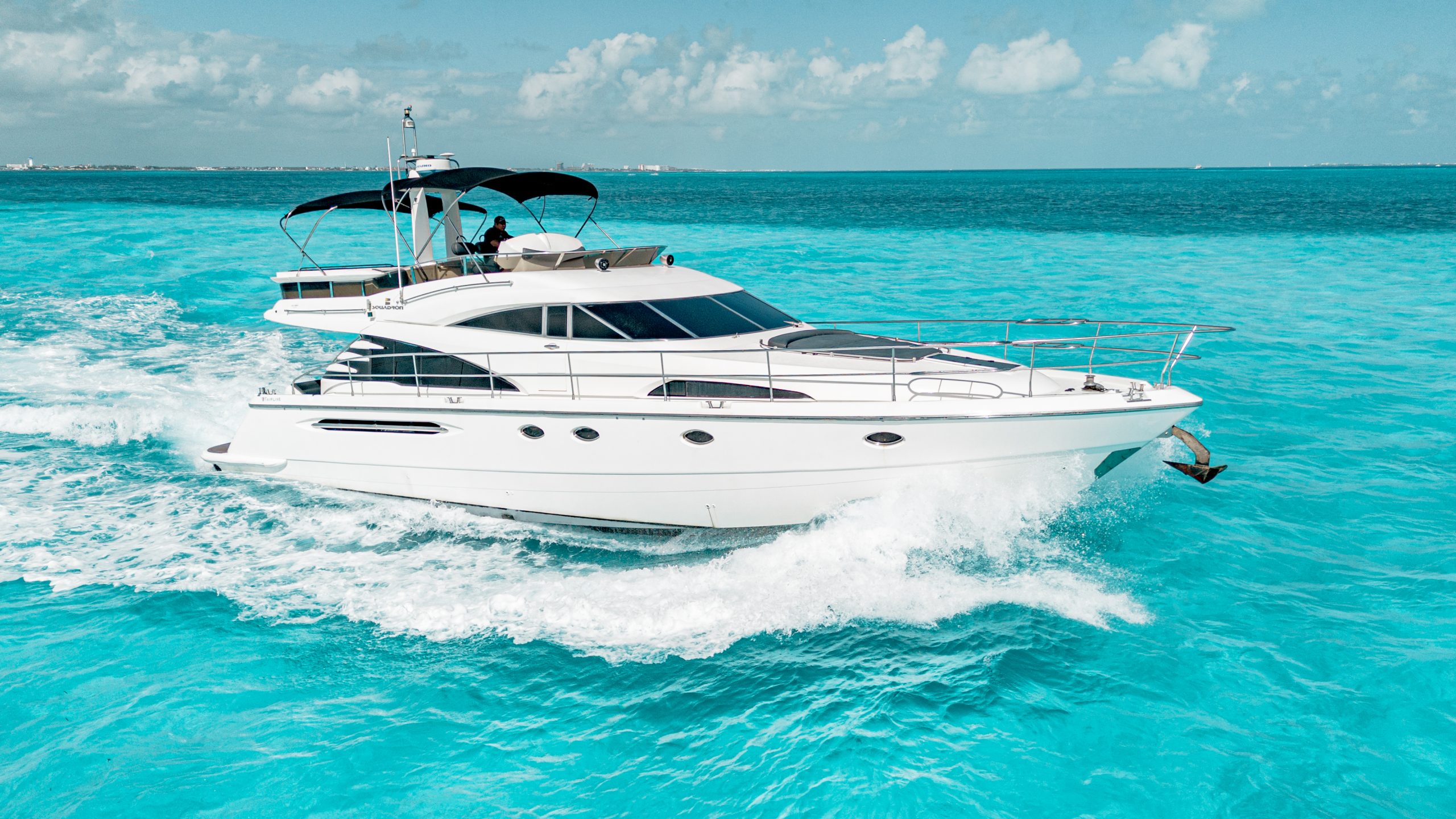 65 Ft Fairline Squadron yacht rental in Cancun by Riviera Charters (28)