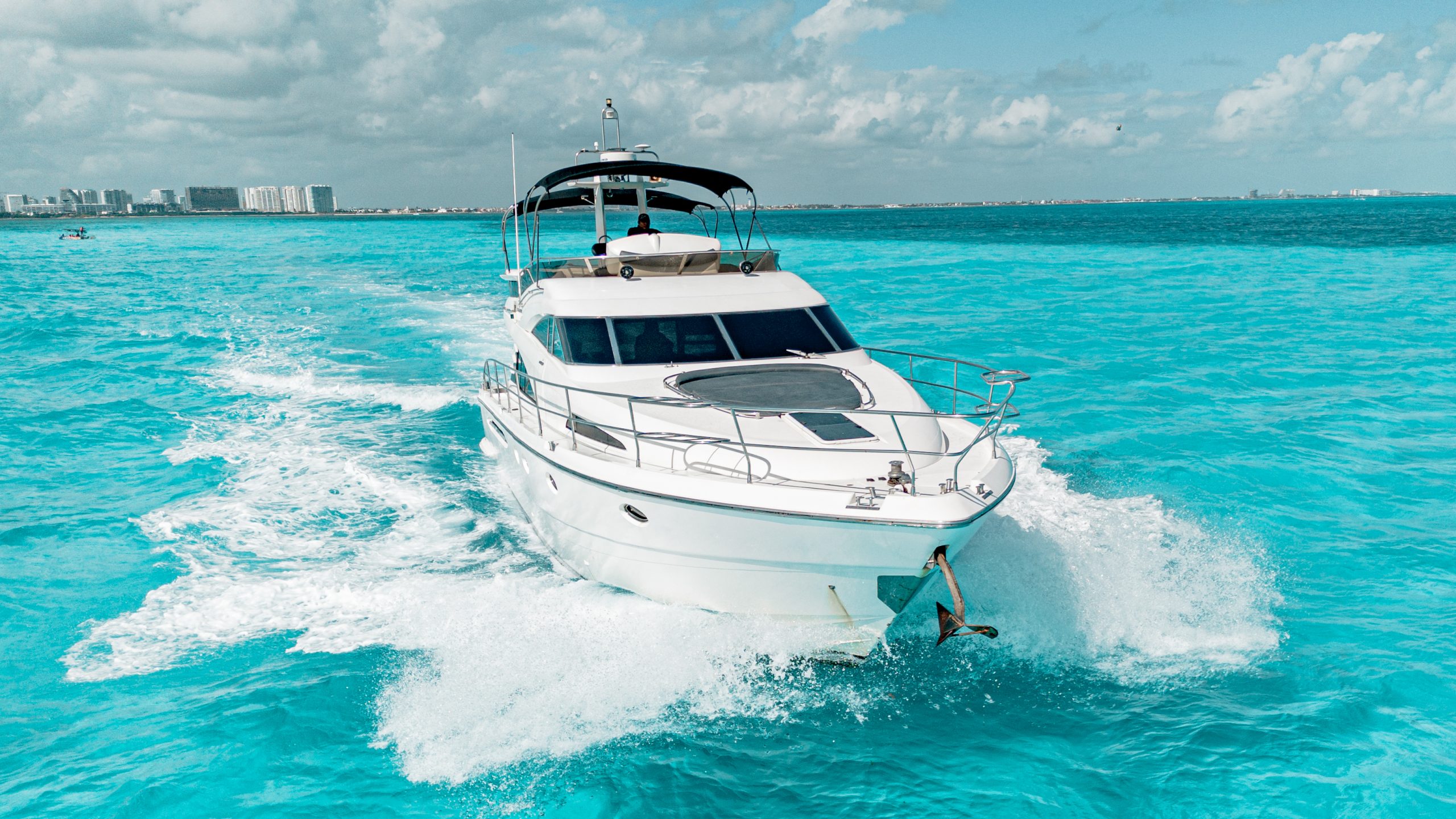 65 Ft Fairline Squadron yacht rental in Cancun by Riviera Charters (30)