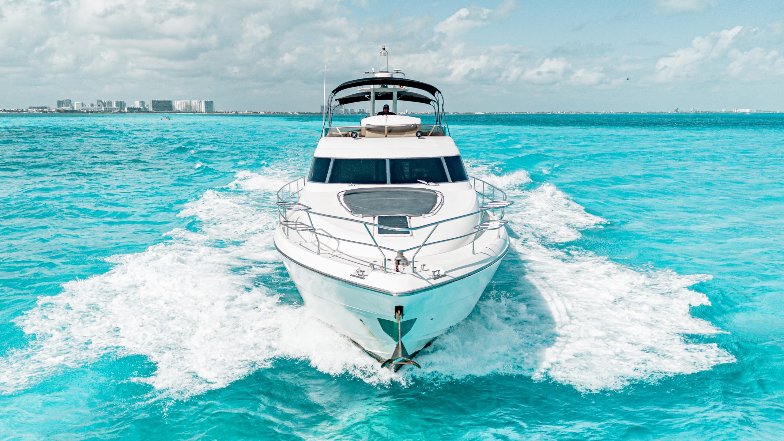 65 Ft Fairline Squadron yacht rental in Cancun by Riviera Charters (32)