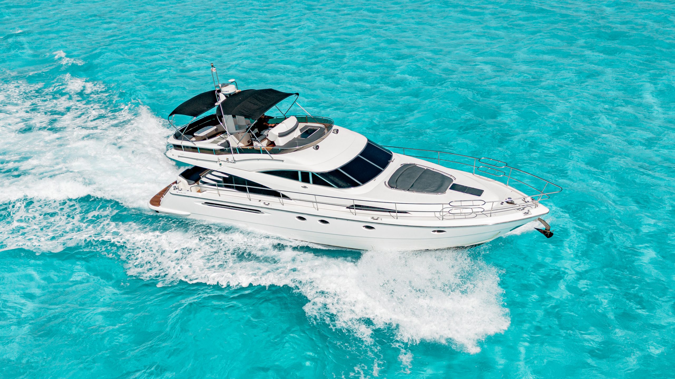 65 Ft Fairline Squadron yacht rental in Cancun by Riviera Charters (34)